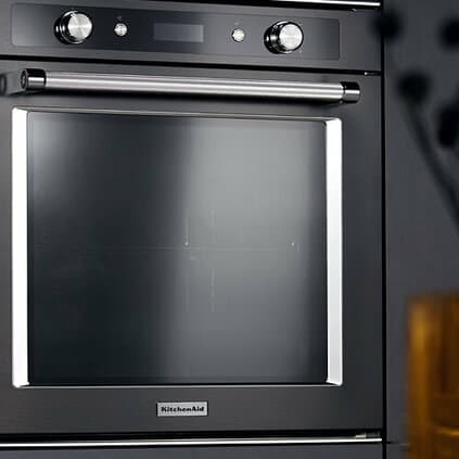 Oven en matzwarte kasten