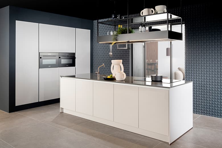 Witte-moderne-keuken-met-composiet-werkblad.jpg