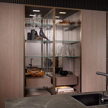 Glazen kasten om het mooiste servies, glaswerk of design te presenteren