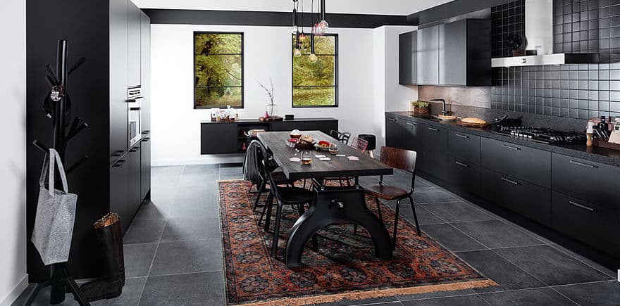 donkere-keuken, kitchen table black