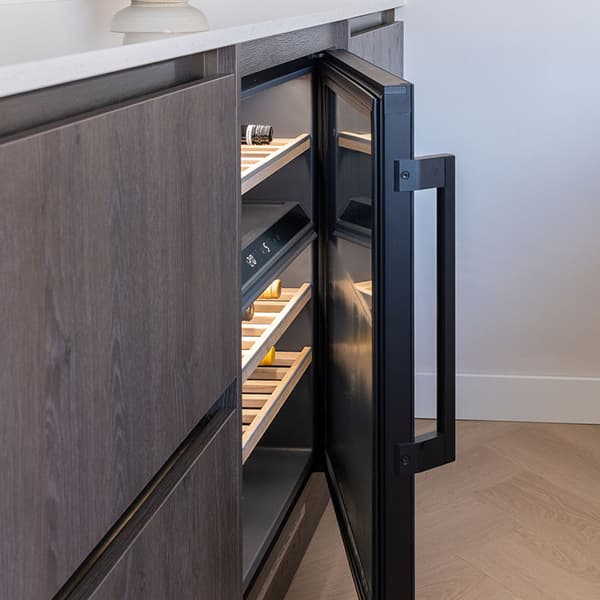 Siemens wijnklimaatkast in moderne keuken