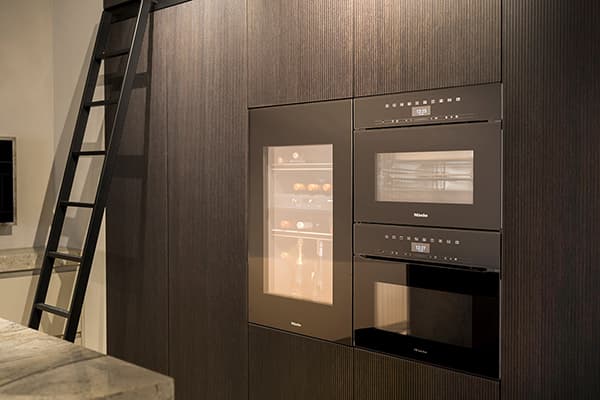 3D-ribbelfront-donker-hout-met-Miele-apparatuur