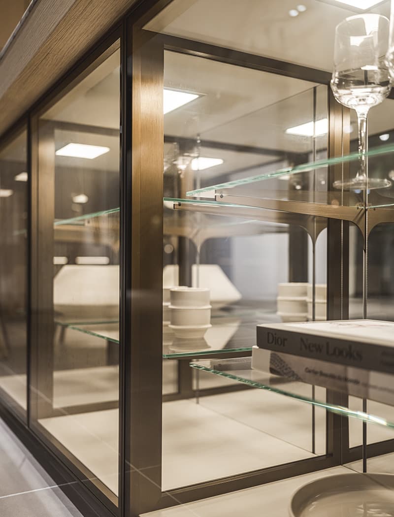 Glazen-vitrinekasten-in-keuken