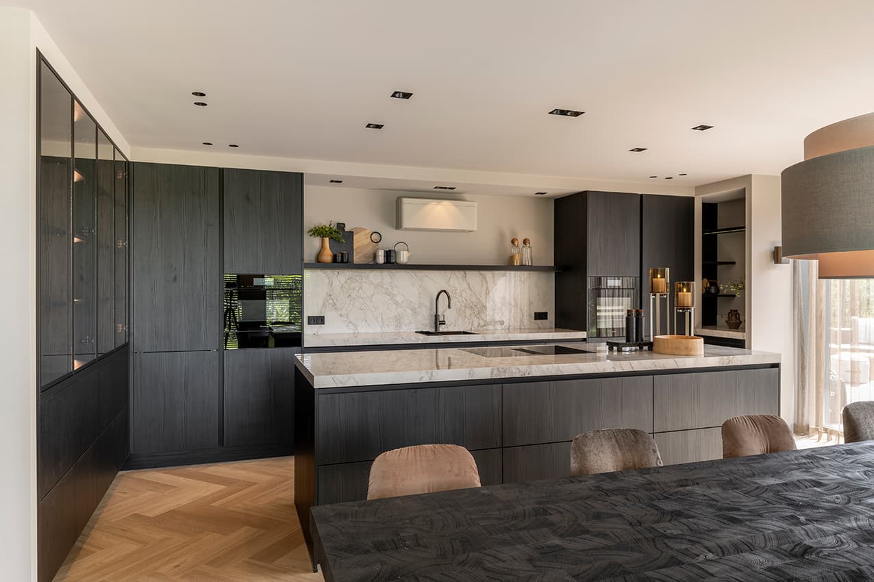 Van-woonvilla-naar-droomvilla-luxe-designkeuken-Blaricum