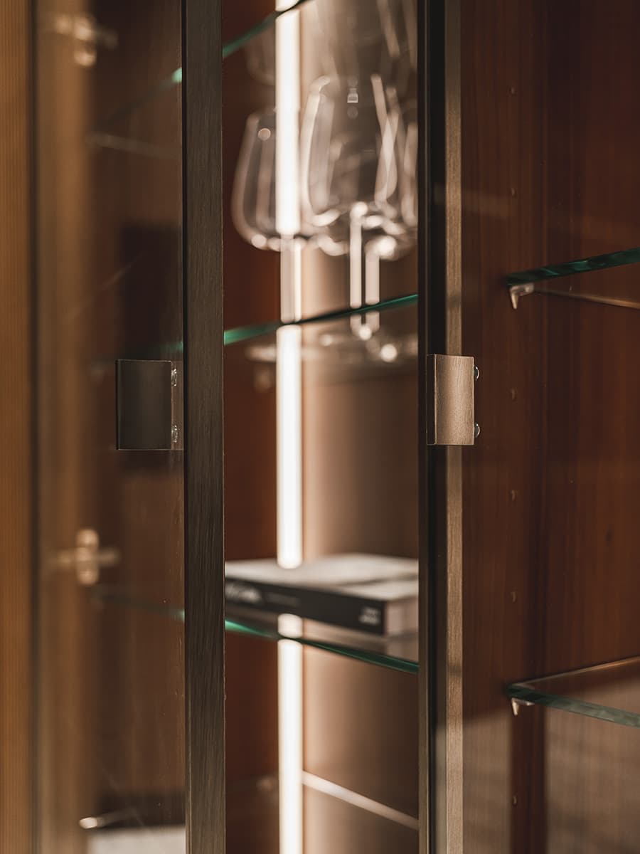 Luxe-vitrinekast-met-verlichting
