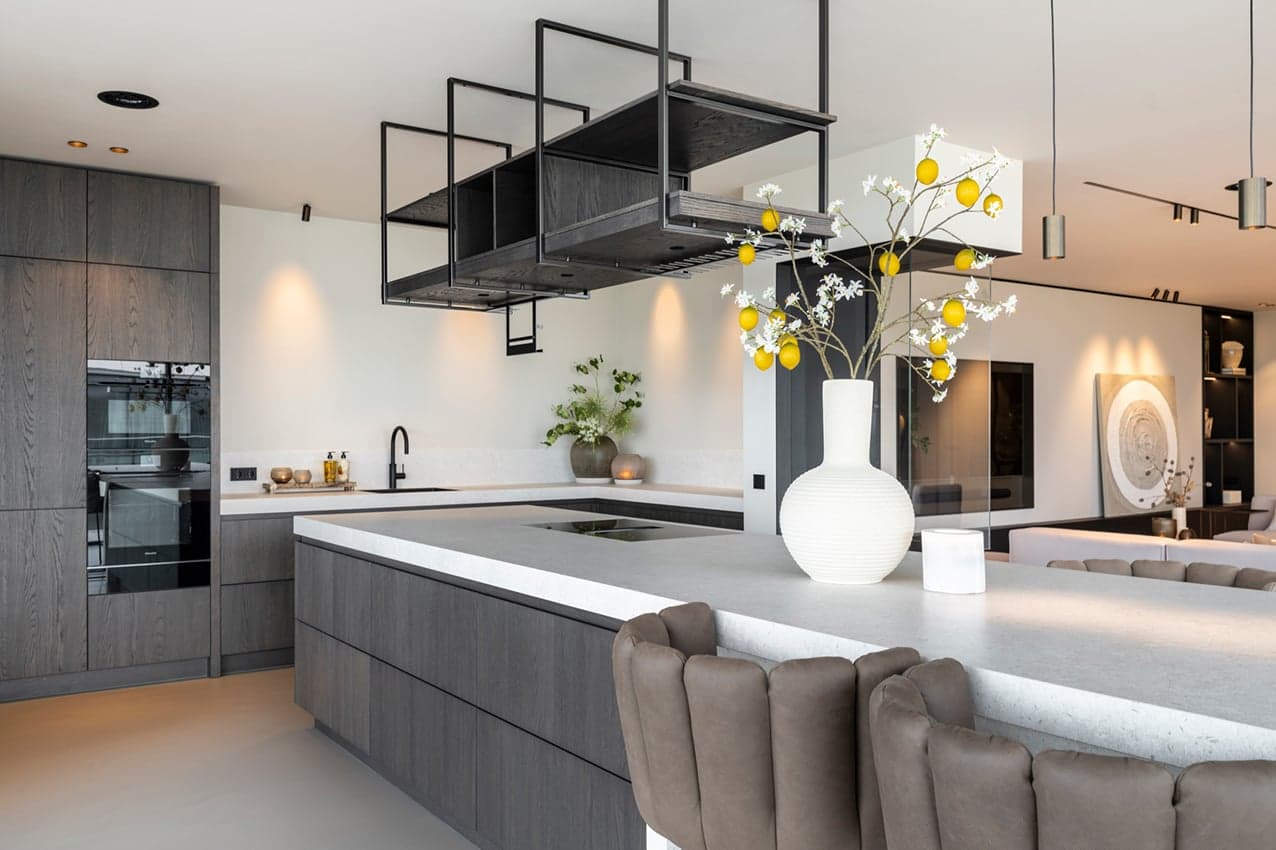 Van-woonvilla-naar-droomvilla-luxe-designkeuken-Warmond