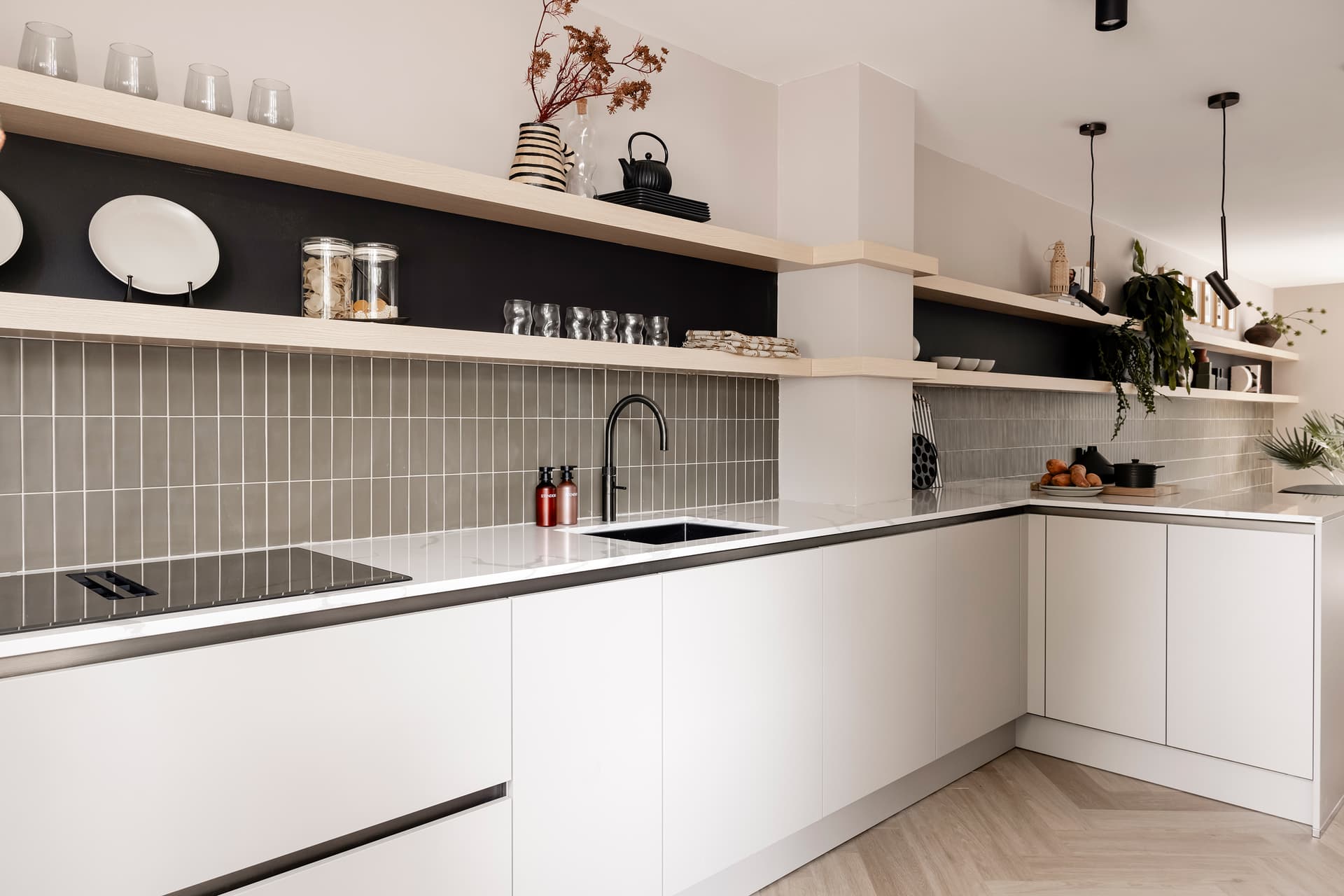68-WVOJH-�-Gorinchem.jpg Schiereiland keuken