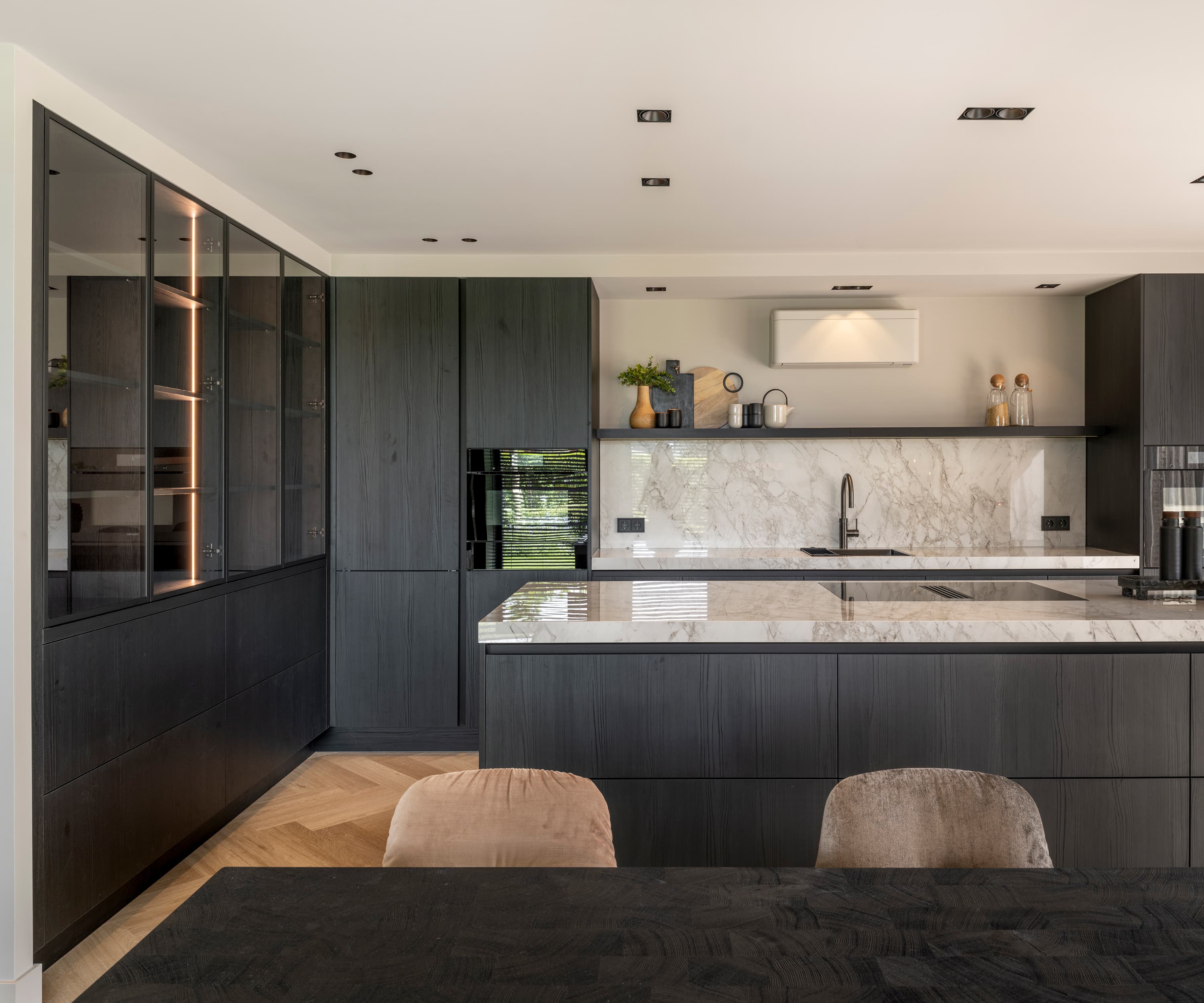 Zwarte designkeuken