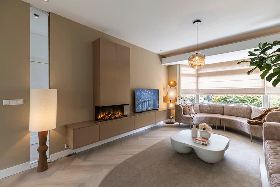 Overzichtsfoto-woonkamer-met-haard.png vtwonen styling in woonkamer