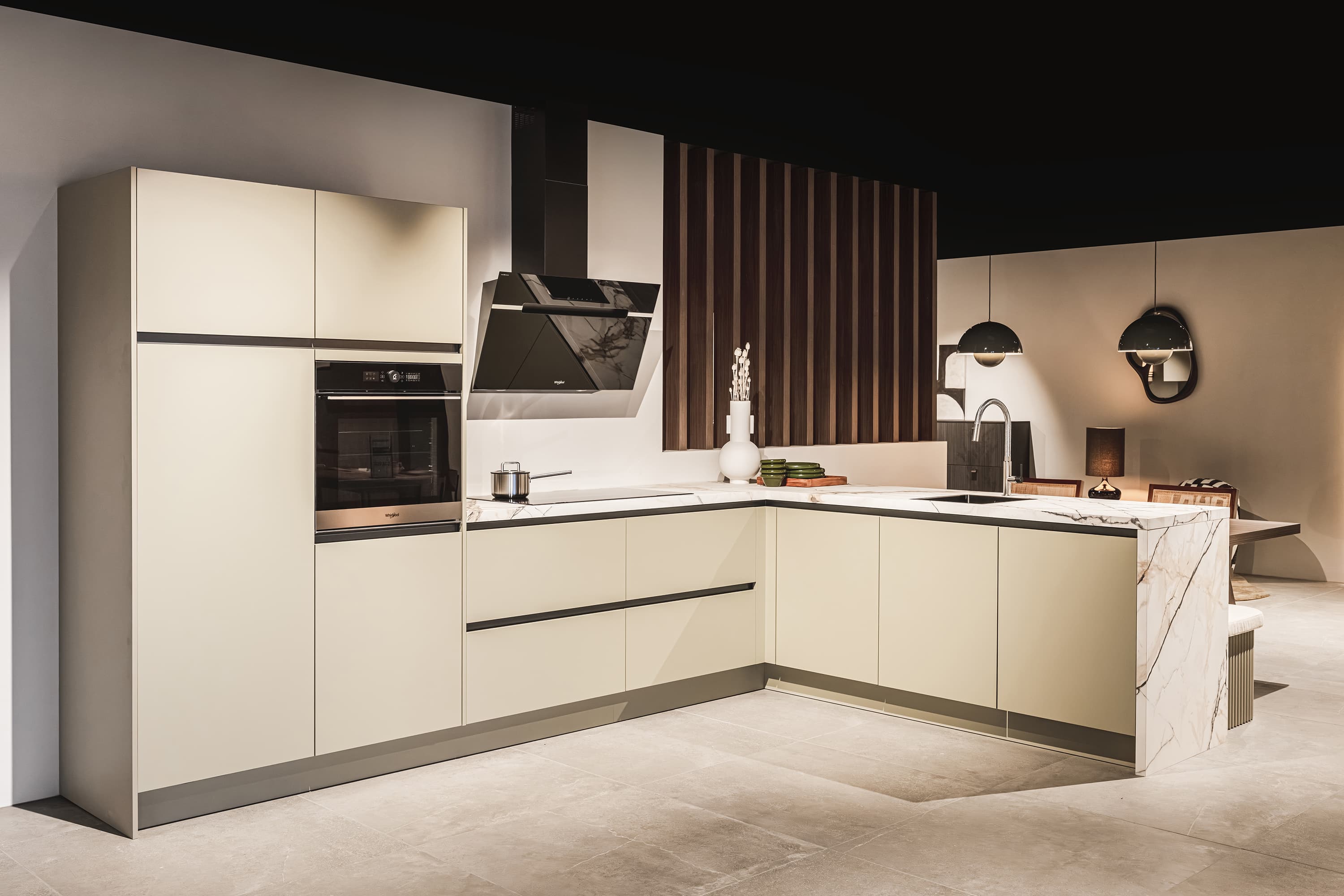 Lichtgroene L-keuken